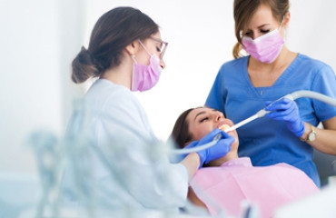 EVDE DİŞ ETİ BAKIMINIZI GERÇEKLEŞTİREBİLMEK İÇİN ÖNERİLER